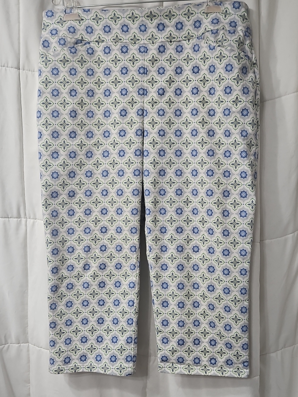 Adorable Printed Cropped Women's Pants in White and Blue